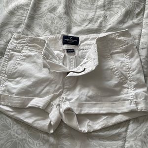 American Eagle- US -00 white shorts